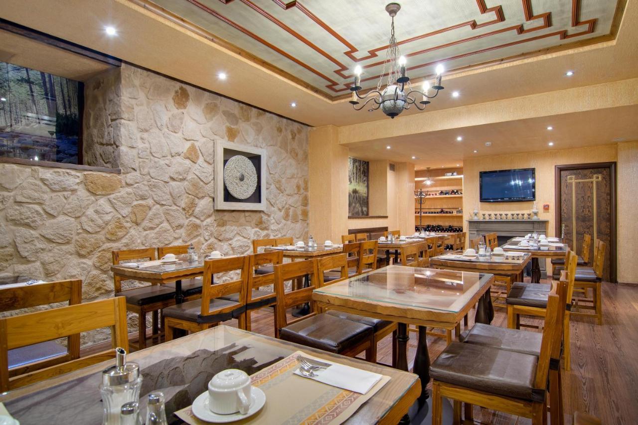 Hotel Kassaros Metsovo Exteriör bild